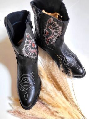 Coconuts by Matisse Black and Brown Heeled Boots size 8. women